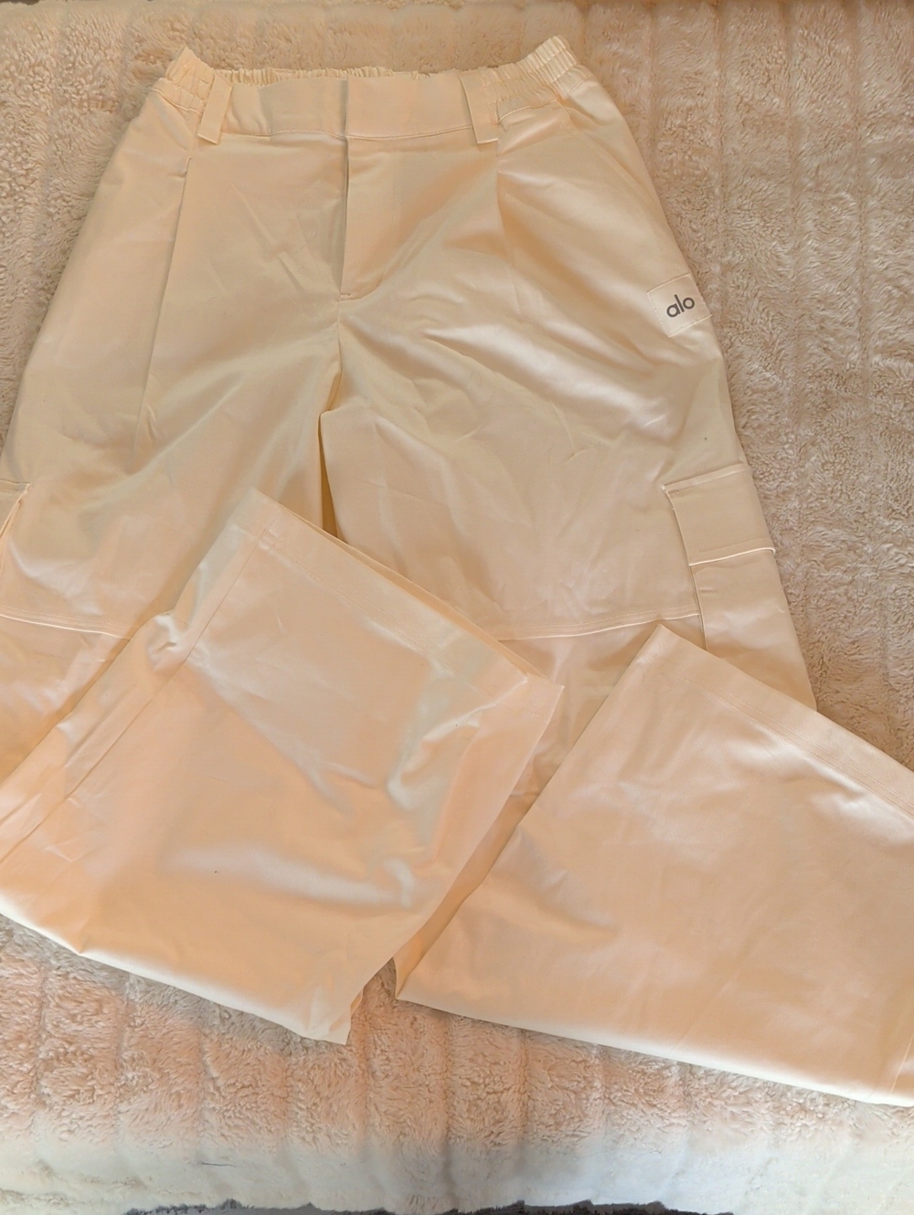 ALO Yoga Cream Cargo Pants